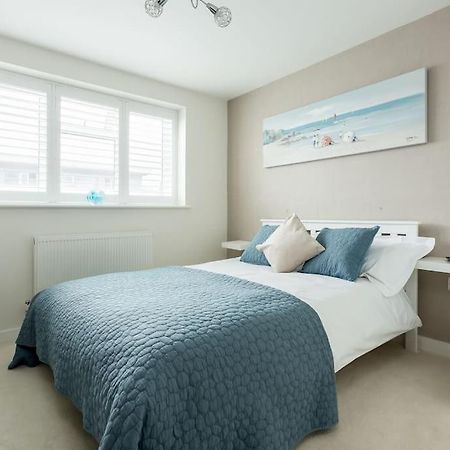 Stunning 2 Bed Apartment, Fabulous Sea View & 2 Minutes To Beach With Parking Борнмут Екстер'єр фото
