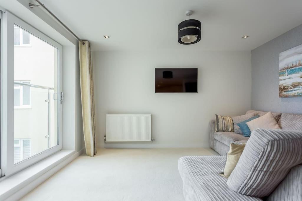 Stunning 2 Bed Apartment, Fabulous Sea View & 2 Minutes To Beach With Parking Борнмут Екстер'єр фото
